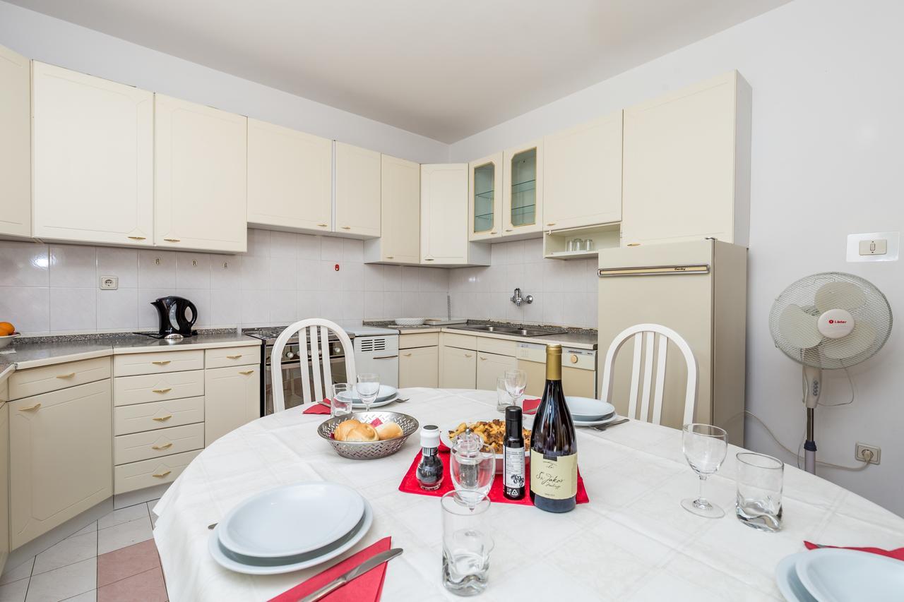 Rona Apartments Ani Ičići Екстериор снимка