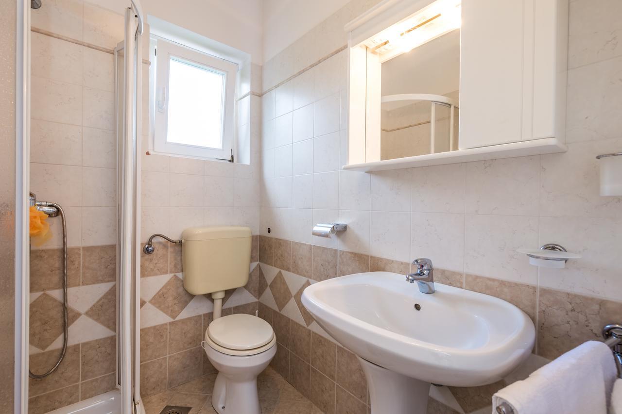 Rona Apartments Ani Ičići Екстериор снимка