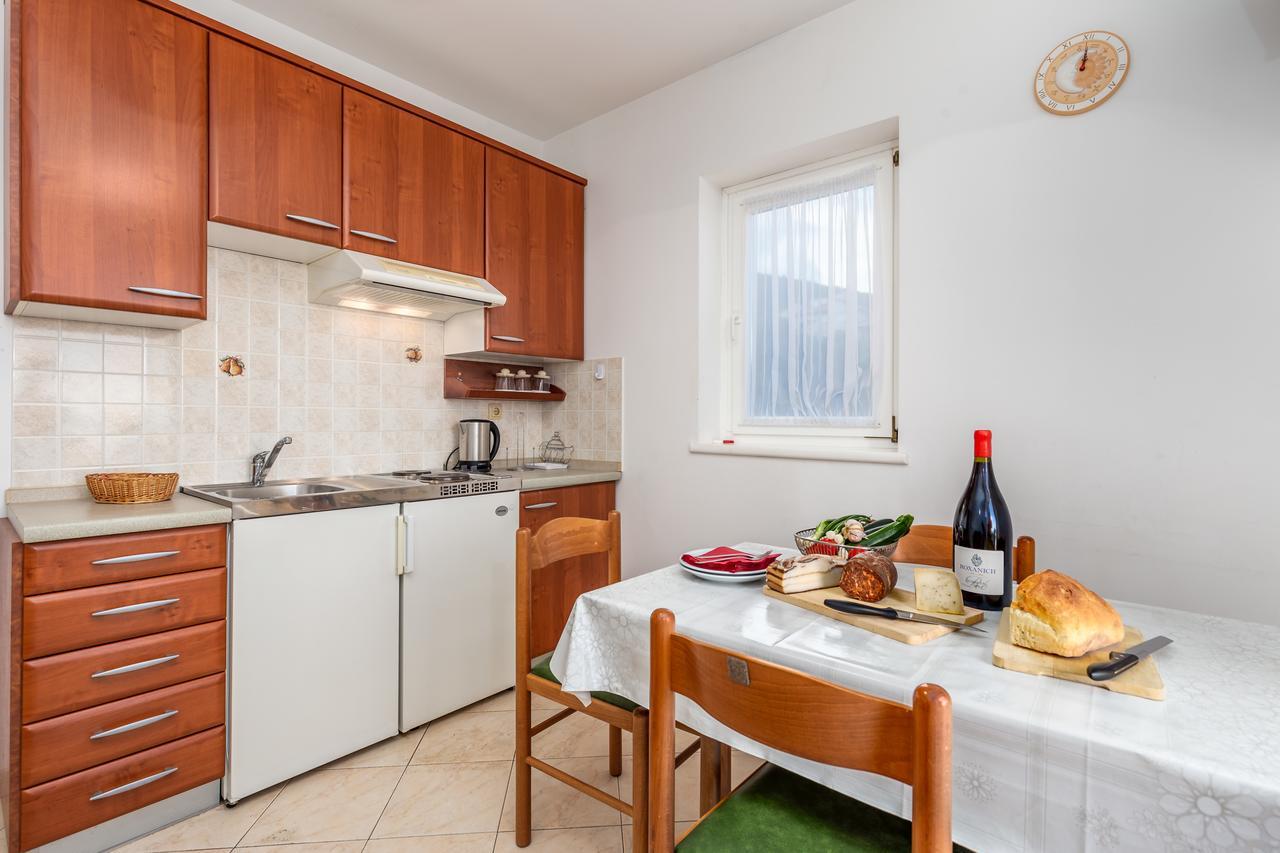 Rona Apartments Ani Ičići Екстериор снимка